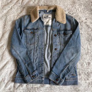 Women's Hollister Stretch Denim Trucker Jacket (removable sherpa collar) size XS